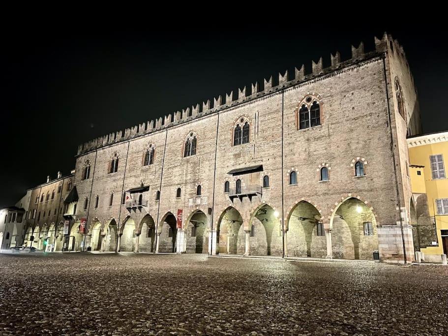 Apartment Under The Basilica Of Sant'Andrea مانتوفا المظهر الخارجي الصورة