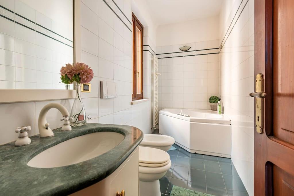Apartment Under The Basilica Of Sant'Andrea مانتوفا المظهر الخارجي الصورة